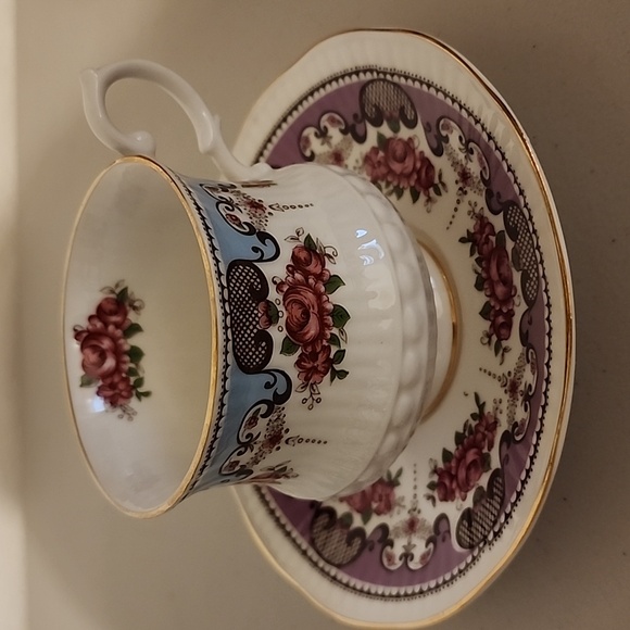 Sandringham Fine English Bone China Other - Sandringham Fine English Bone China Teacup & Saucer Set, Elegent Floral Design